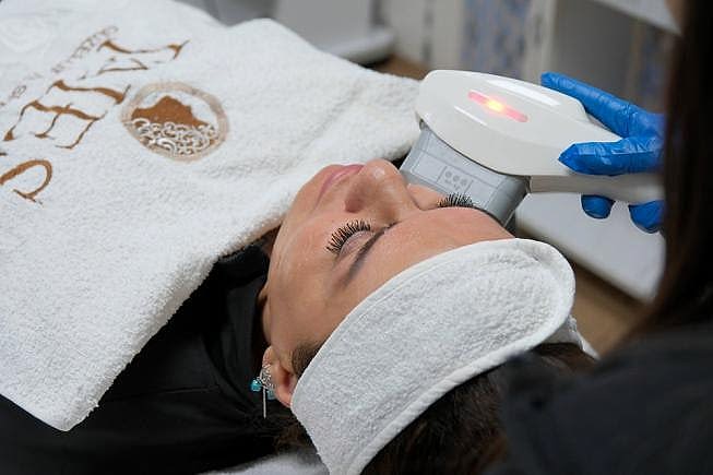 Ameliyatsız Yüz Germe - Hifu